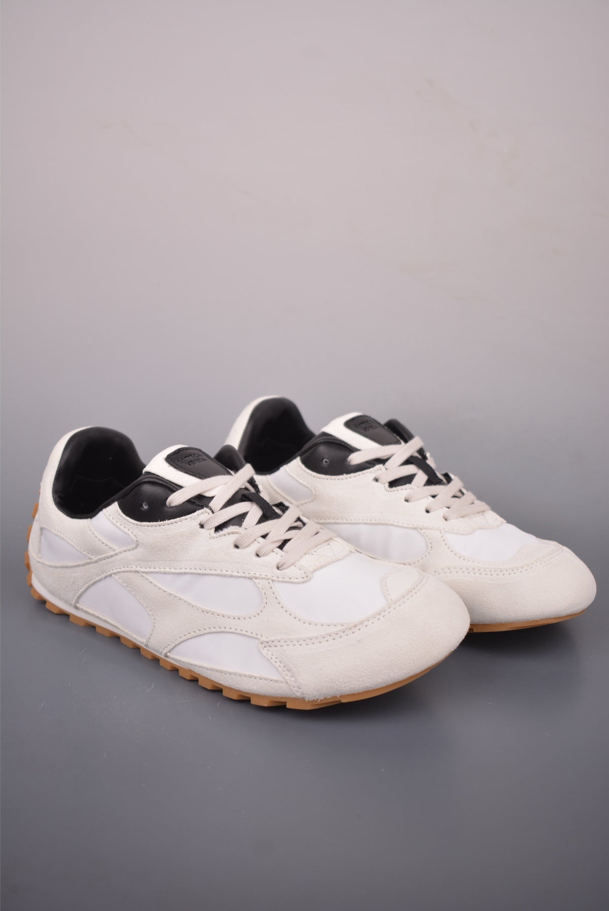 BOTTEGA VENETA Orbit Runner BV "Beige Black"