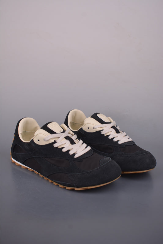 BOTTEGA VENETA Orbit Runner BV "Black Beige"